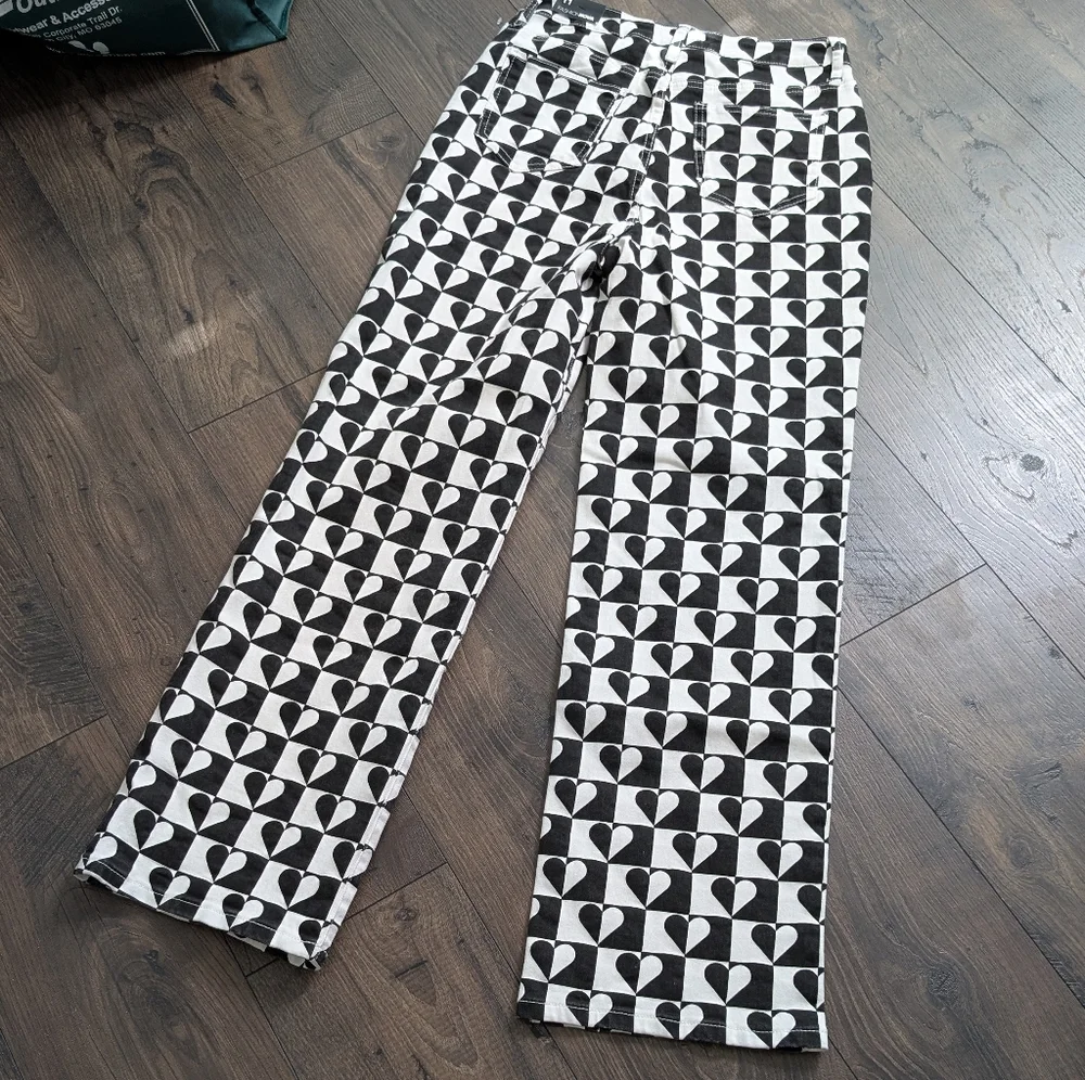NWT Fashion Nova Queen Of Hearts Straight Leg‎ Heart Pattern Pants Size 11